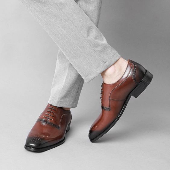 Maison de leathers--Polished Brown Leather Lace-Up Shoes